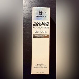 IT Cosmetics Tan Warm 44 Makeup